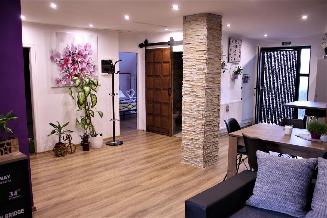 דירות פוז'ינה Apartman Patricia מראה חיצוני תמונה